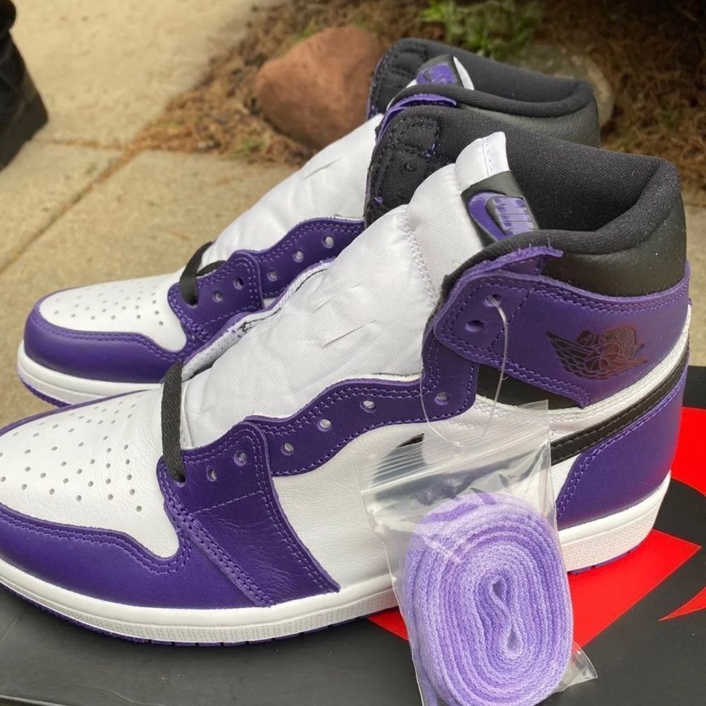 Air Jordan 1 Retro High OG Court Purple Size 8.5 Mens. 555088-500